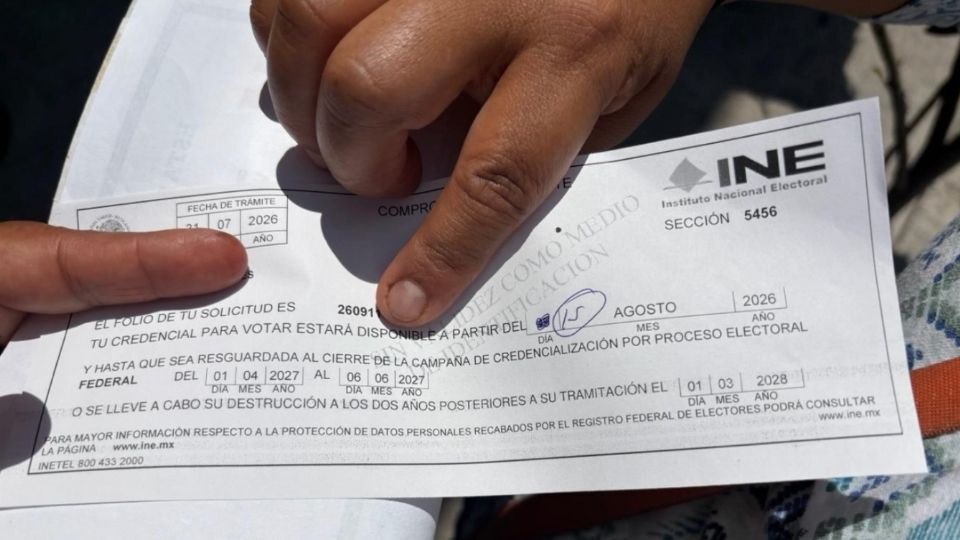 Pese a “regularización” anunciada por el INE, continúa la demora en entrega de credenciales de elector